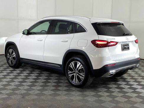 Used 2025 Mercedes-Benz GLA 250 4MATIC image 3