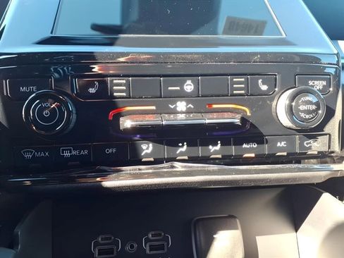 New 2025 Jeep Grand Cherokee Altitude image 10