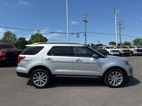 Used 2017 Ford Explorer Limited image 6