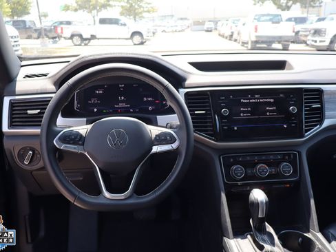 Used 2023 Volkswagen Atlas Cross Sport SE w/ Panoramic Sunroof Package FWD image 18