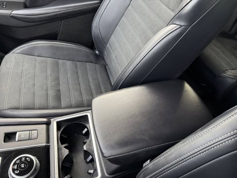 Used 2024 Mitsubishi Outlander SE image 14