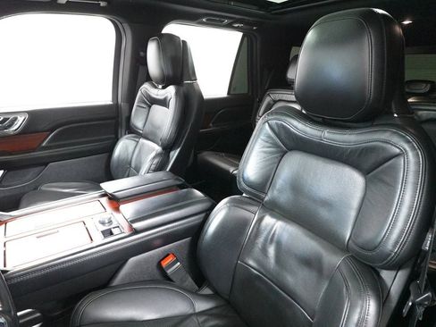 Used 2021 Lincoln Navigator L Reserve image 11