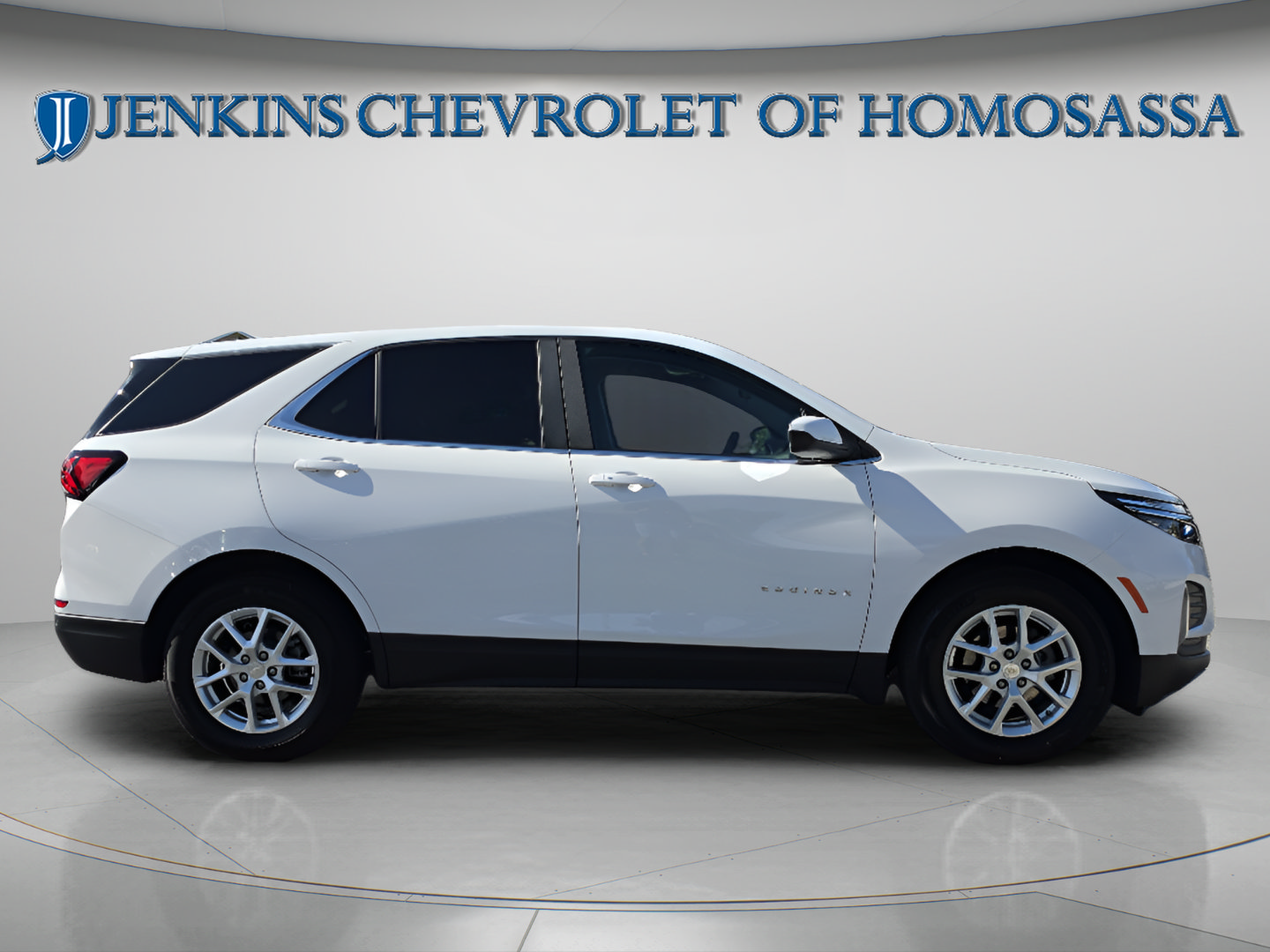 Used 2024 Chevrolet Equinox LT w/ LPO, Cargo Package FWD image 3