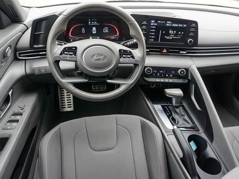 Used 2025 Hyundai Elantra Sport FWD image 14