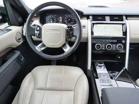 Used 2020 Land Rover Discovery HSE image 19