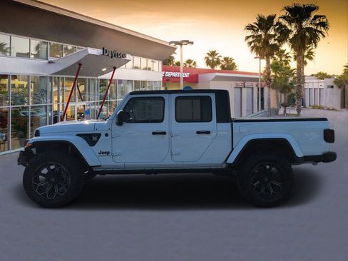 Used 2023 Jeep Gladiator Sport AWD/4WD image 6