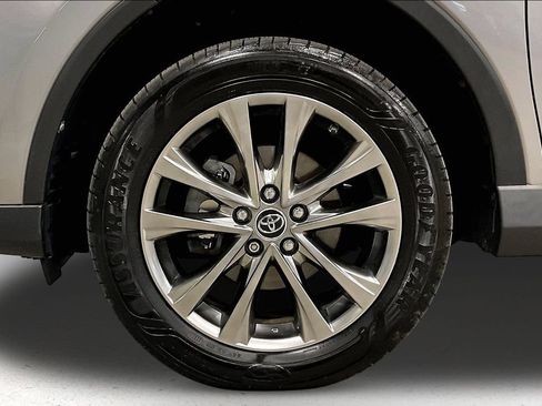 Used 2018 Toyota RAV4 Limited AWD/4WD image 32
