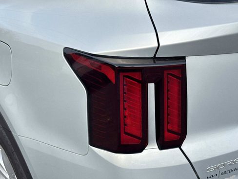 New 2026 Kia Sorento LX FWD image 11