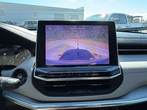 Used 2024 Jeep Compass Limited image 32