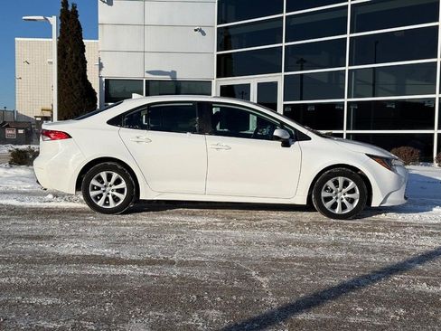 Used 2024 Toyota Corolla LE image 2