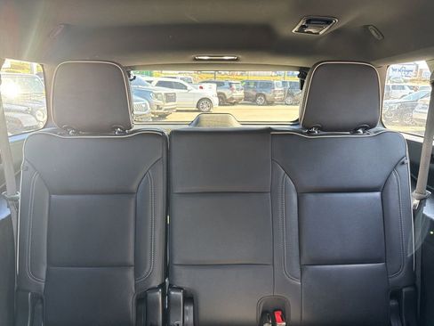Used 2023 Chevrolet Suburban Premier image 27