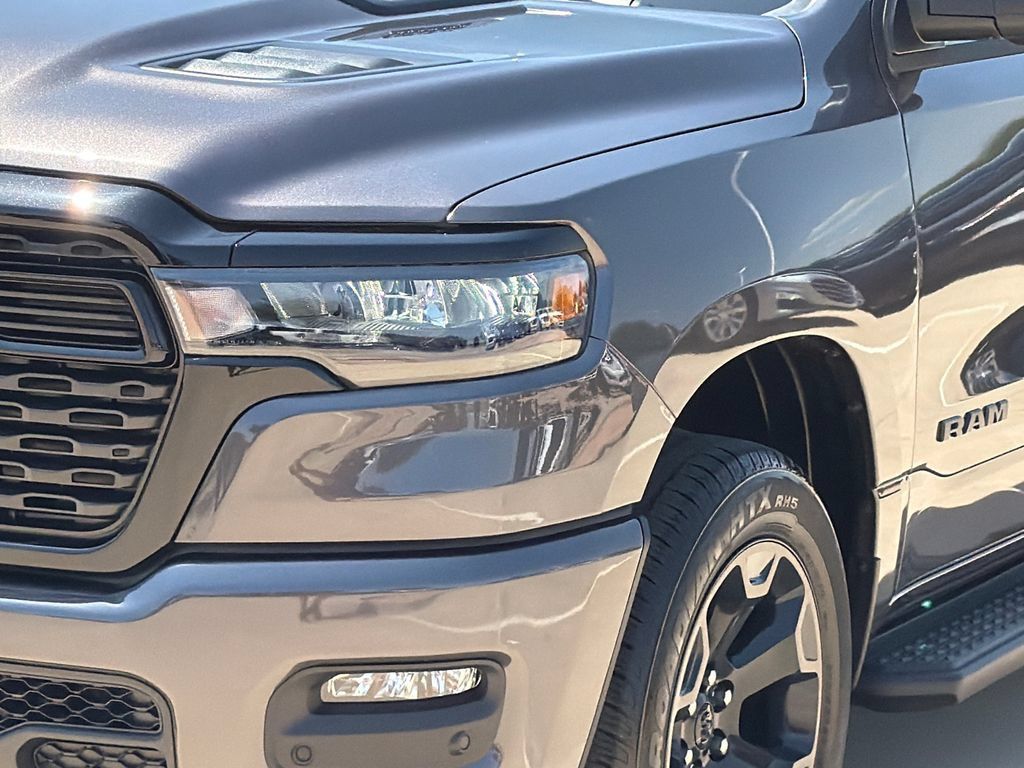 New 2026 RAM 1500 Express AWD/4WD image 4