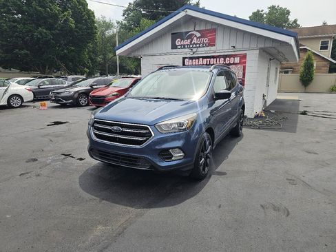 Used 2018 Ford Escape SE w/ SE Sport Appearance Package FWD image 4