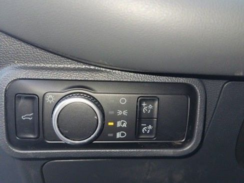 Used 2025 Ford Explorer Active image 17