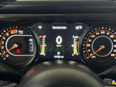 Used 2026 Jeep Wrangler Unlimited Rubicon AWD/4WD image 31