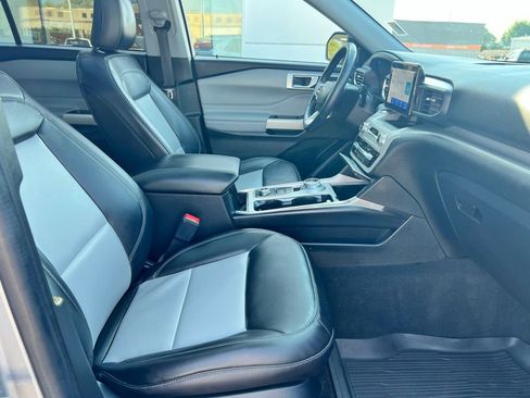 Used 2022 Ford Explorer XLT w/ Equipment Group 202A image 40