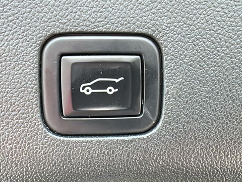 Certified 2023 GMC Yukon XL Denali AWD/4WD image 34