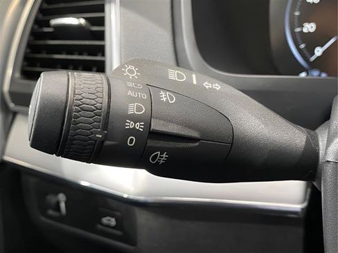 Used 2018 Volvo XC90 T6 Momentum w/ Convenience Package image 25