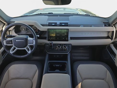 Used 2023 Land Rover Defender 130 X-Dynamic SE image 9