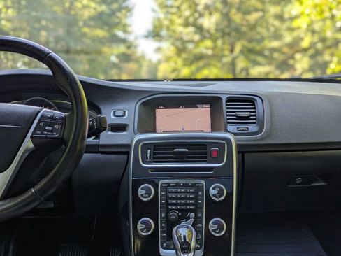 Used 2017 Volvo S60 T5 Cross Country Platinum image 18