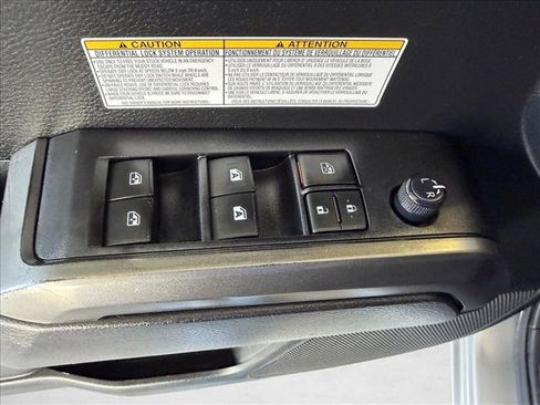 Used 2019 Toyota Tacoma TRD Off-Road w/ Technology Package AWD/4WD image 16
