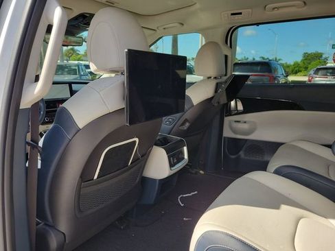Used 2025 Kia Carnival SX Prestige FWD image 10