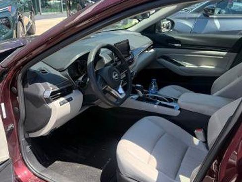 Certified 2024 Nissan Altima 2.5 SV FWD image 5