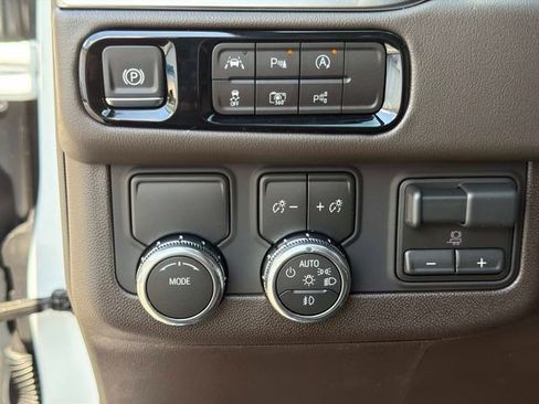 New 2026 GMC Yukon XL Elevation w/ Elevation Premium Package RWD image 28