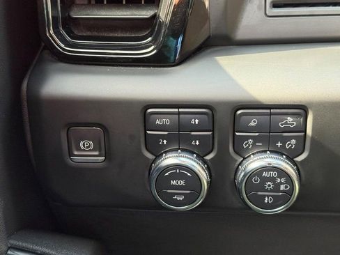Used 2023 GMC Sierra 1500 AT4 w/ AT4 Preferred Package AWD/4WD image 29