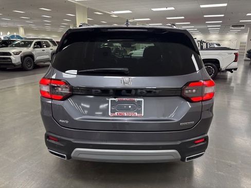 Used 2025 Honda Pilot Touring image 6