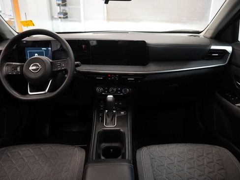 Used 2025 Nissan Kicks SV AWD/4WD image 10