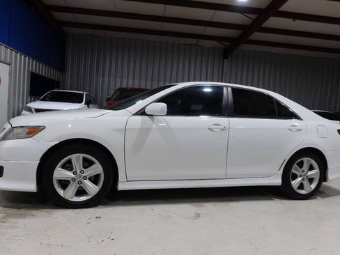 Used 2011 Toyota Camry SE w/ SE Extra-Value Pkg #1 FWD image 1
