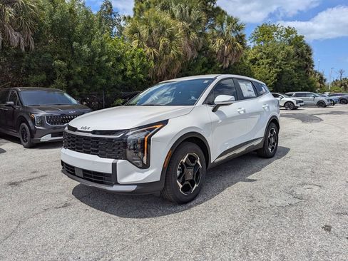 New 2026 Kia Sportage EX FWD image 4