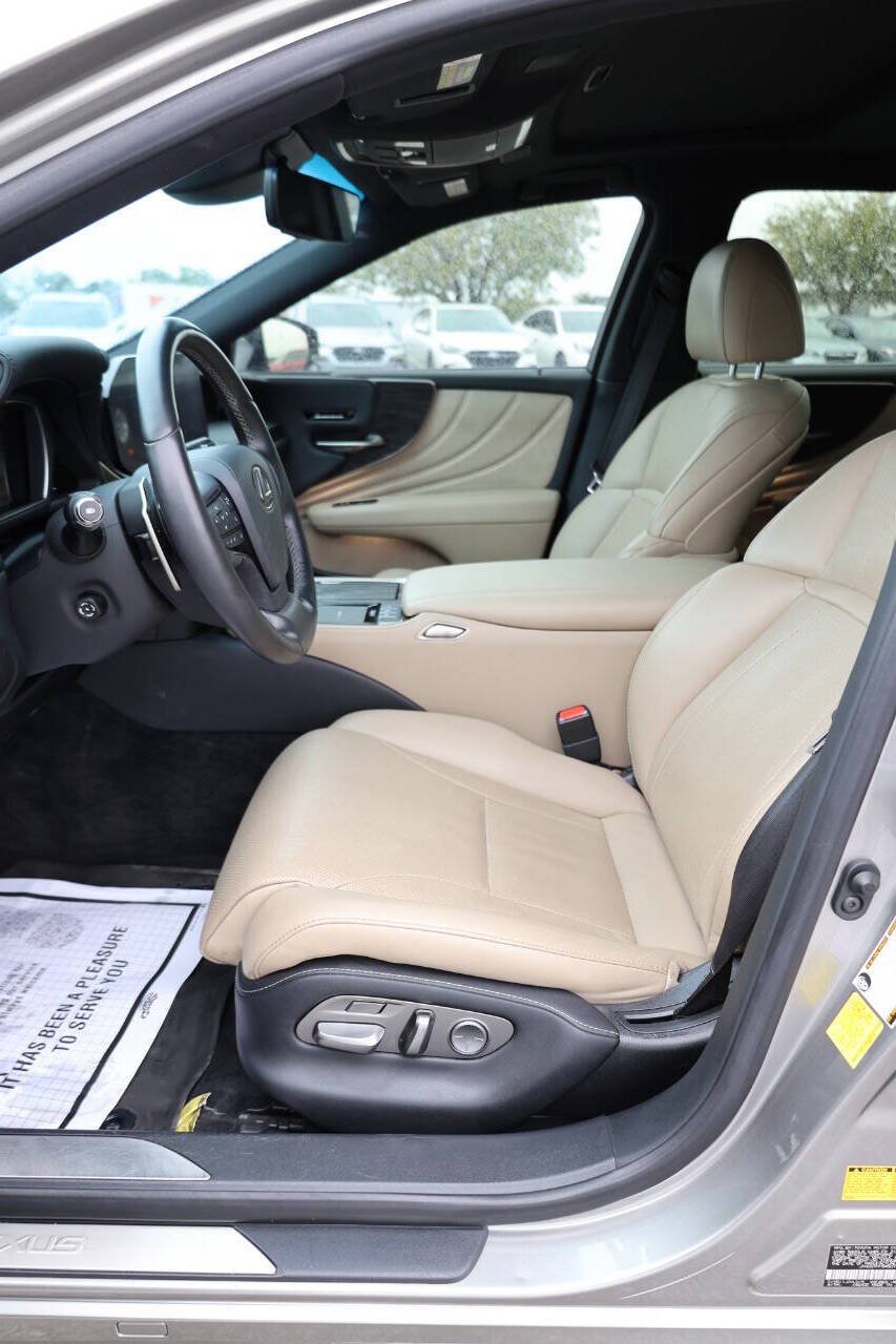 Used 2021 Lexus LS 500 w/ Accessory Package (Z2) RWD image 13