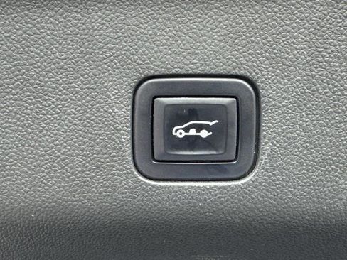 Used 2022 GMC Yukon XL Denali w/ Denali Ultimate Package image 16