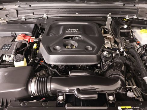 Used 2019 Jeep Wrangler Unlimited Sahara AWD/4WD image 20