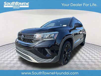 Used 2023 Volkswagen Taos SE w/ Panoramic Sunroof Package