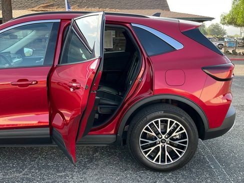 Used 2024 Ford Escape SE FWD image 19