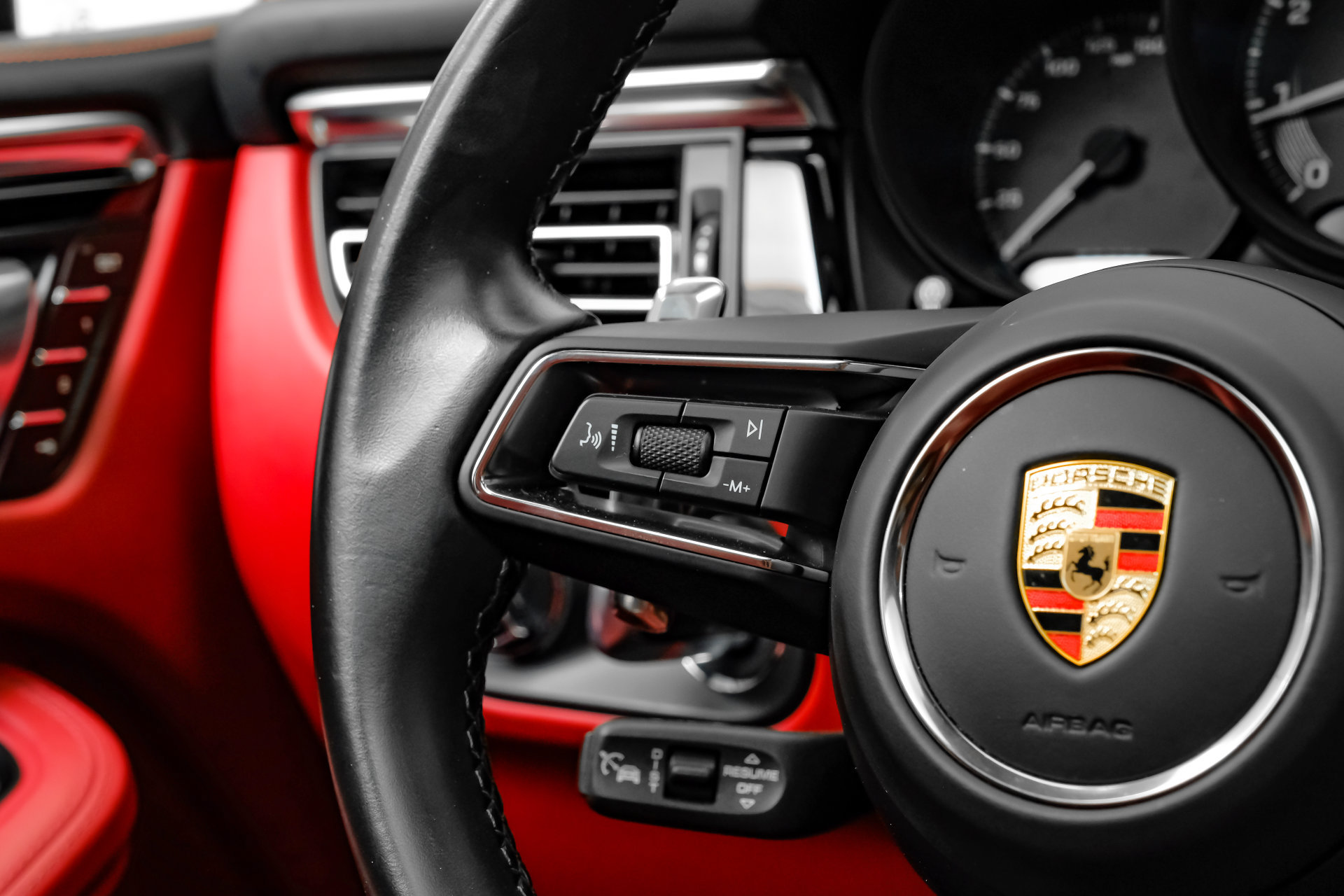 Used 2024 Porsche Macan AWD/4WD image 21