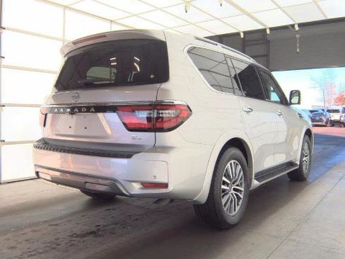 Used 2024 Nissan Armada SL w/ Captain's Chairs Package image 4