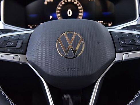 New 2025 Volkswagen Taos SE image 18