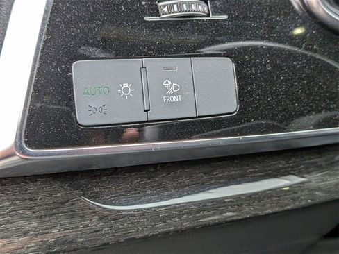 Used 2021 Audi Q8 Premium Plus w/ Premium Plus Package image 17