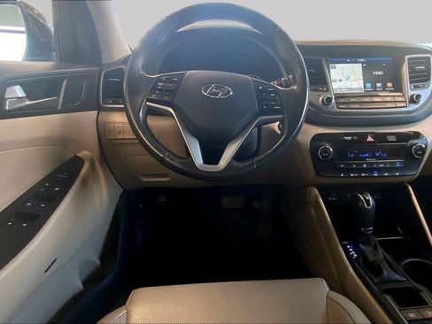 Used 2017 Hyundai Tucson SE Plus AWD/4WD image 6