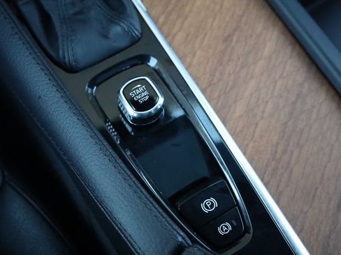 Used 2022 Volvo XC90 T6 Momentum w/ Advanced Package image 38