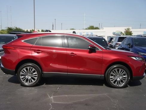 Used 2023 Toyota Venza XLE AWD/4WD image 5