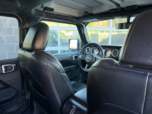 Used 2018 Jeep Wrangler Unlimited Sahara w/ Uconnect 4C Nav & Sound Group AWD/4WD image 42