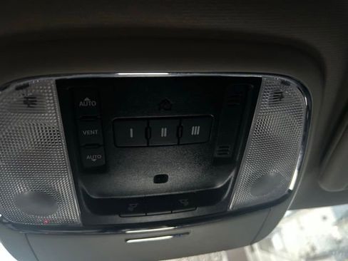 Used 2013 Jeep Grand Cherokee Laredo image 27