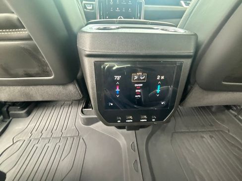 Used 2026 GMC Yukon Denali Ultimate w/ LPO, Illumination Package AWD/4WD image 19