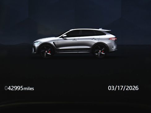 Used 2021 Jaguar F-PACE SVR image 23