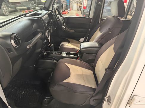 Used 2014 Jeep Wrangler Unlimited Sport AWD/4WD image 33